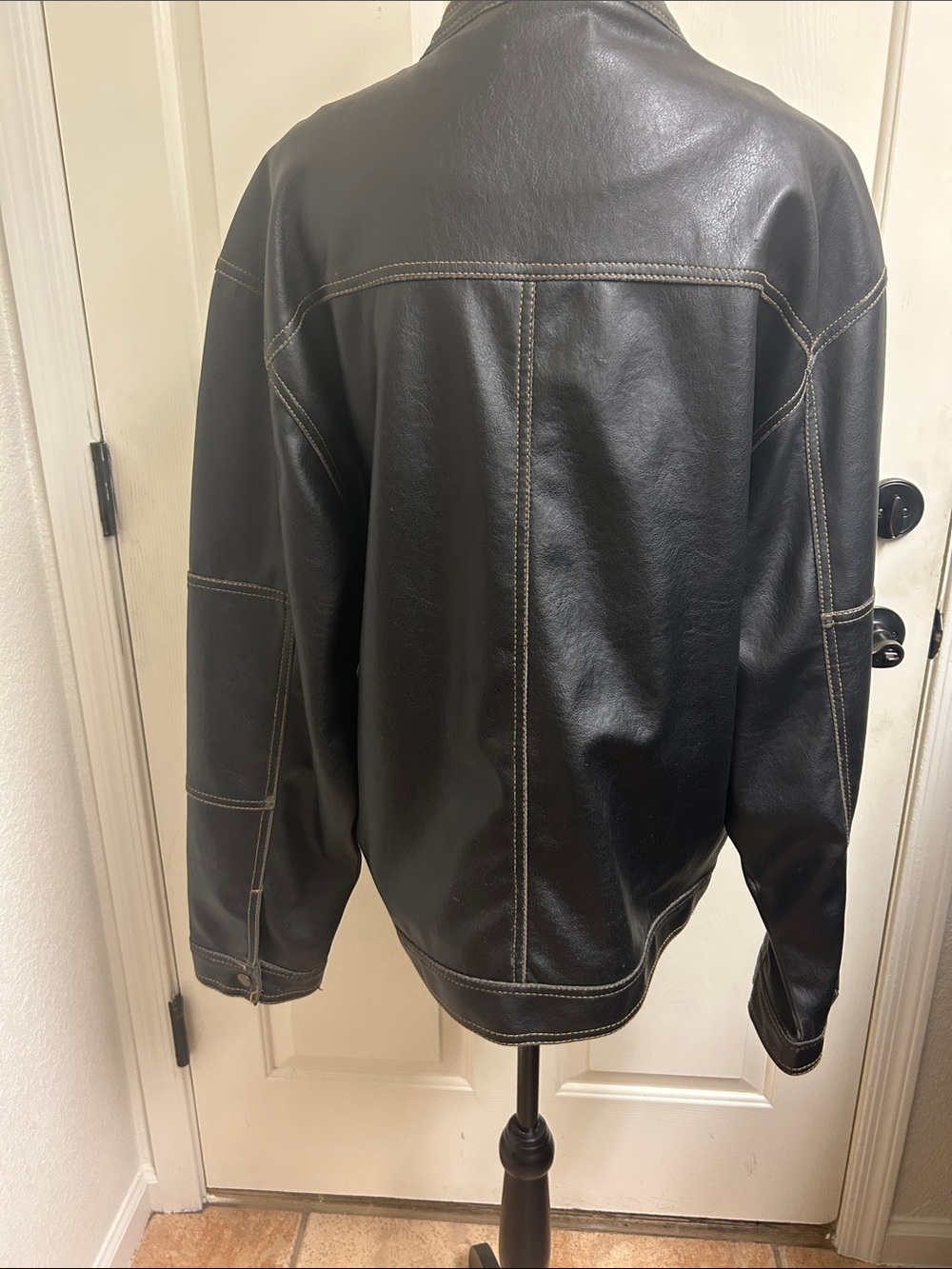 PX Genuine black jacket featuring a minimalist café racer aesthetic. Large - Picture 7 of 13